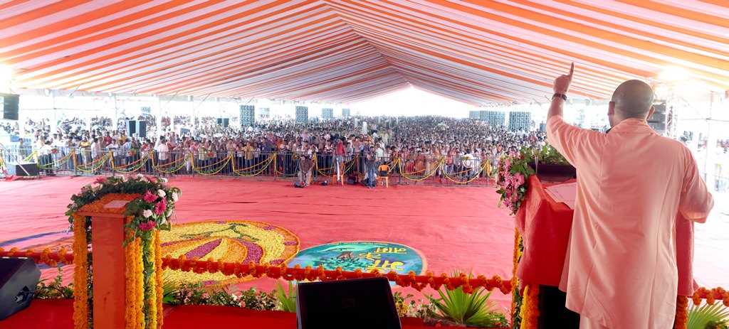 Hon'ble Chief Minister Yogi Adityanath addressing the inauguration and laying the foundation stone of various development projects in Banda district on July 9, 2026.